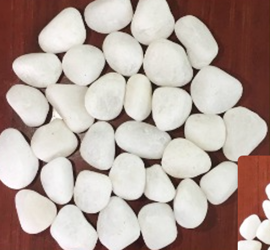20-30mm White Quartz pebbles on a wooden surface